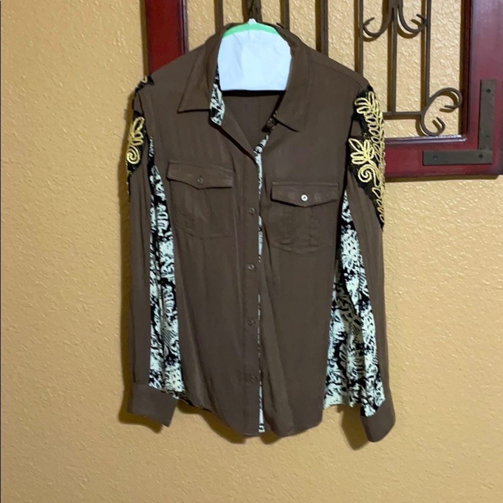 Buckle shirt